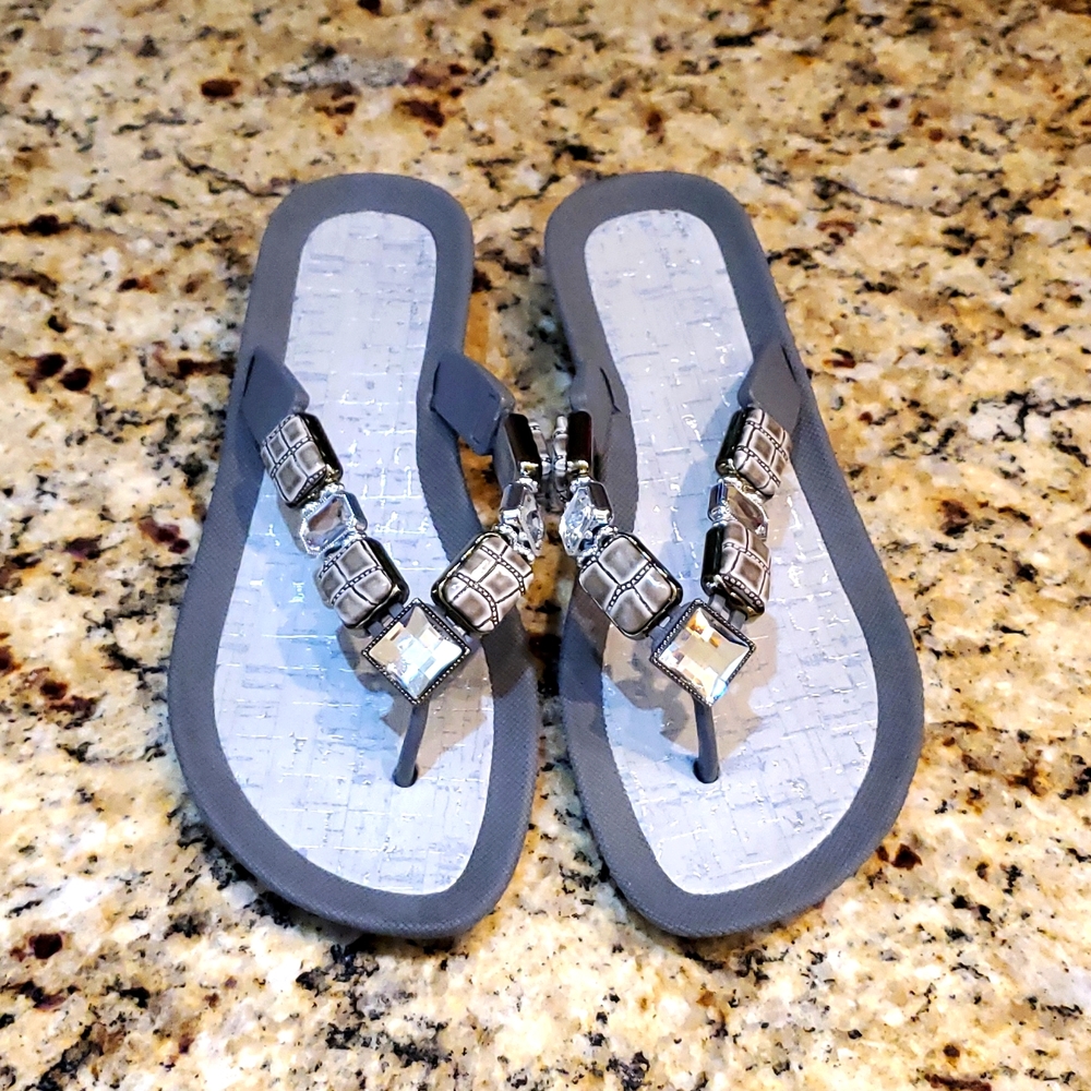 Grandco grey jeweled thong sandals size 6